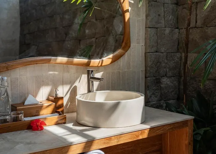 Tugeh Antique 4*